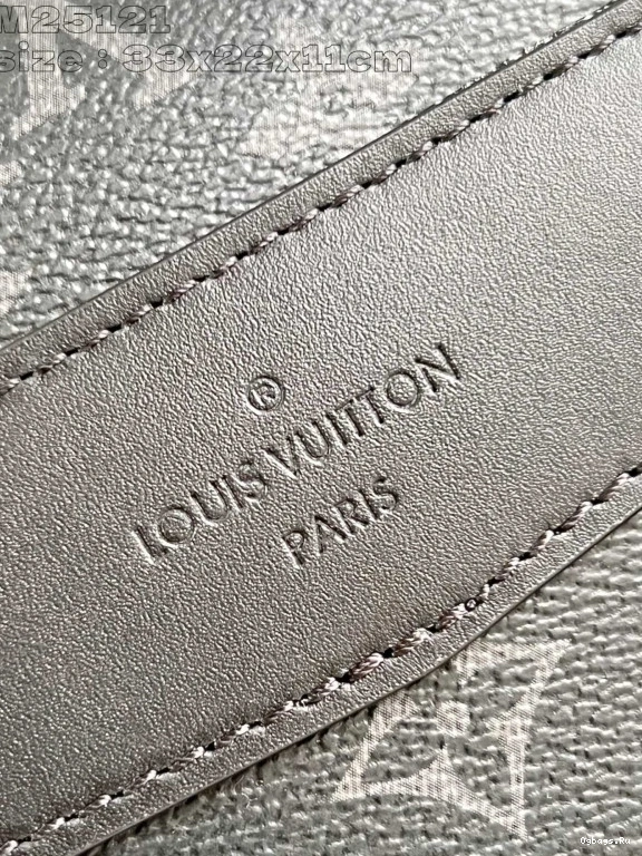 PM-33*22.5*11CM LOUIS VUITTON Messenger Voyager 0517